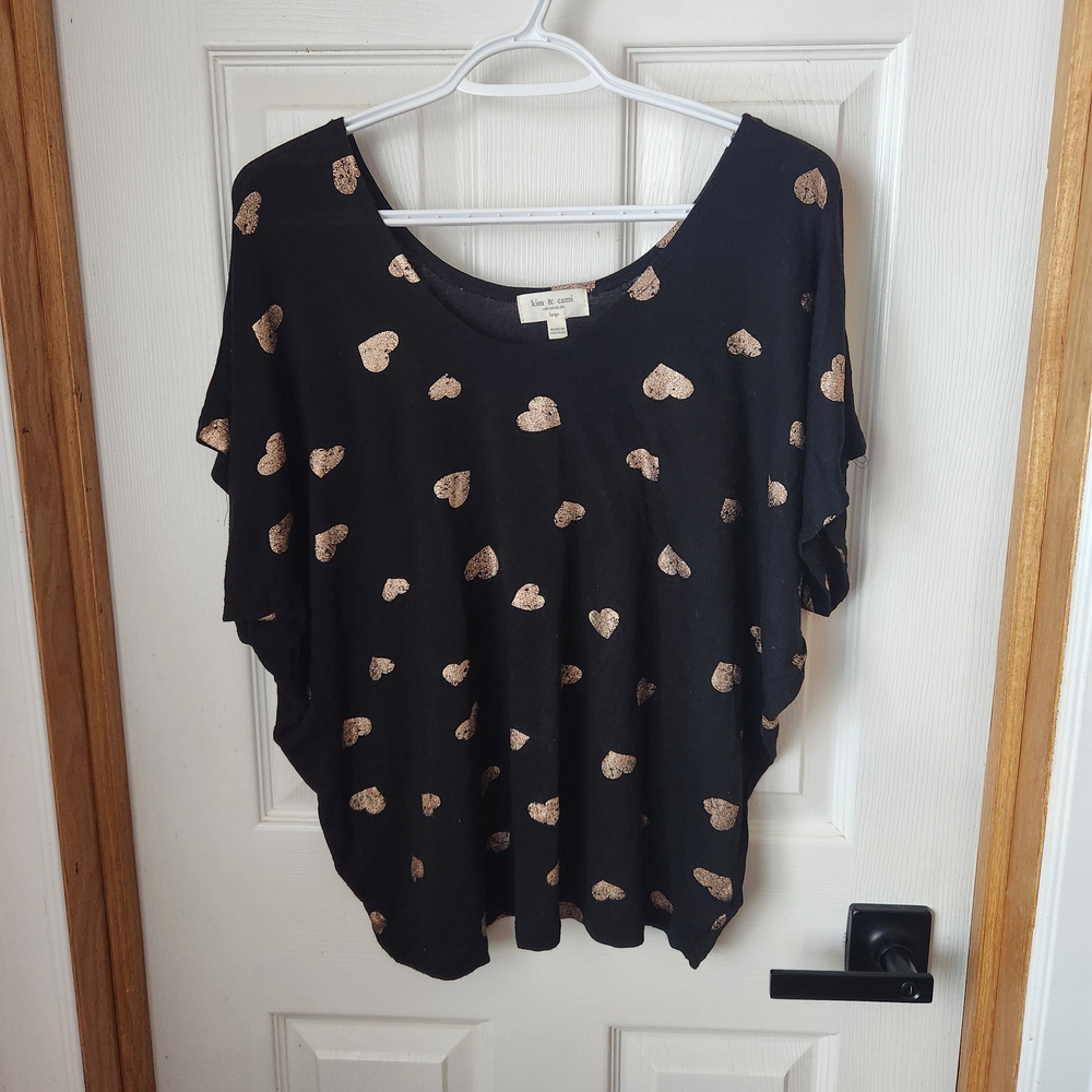 Kim & Cami Black Top with Gold Heart Pattern